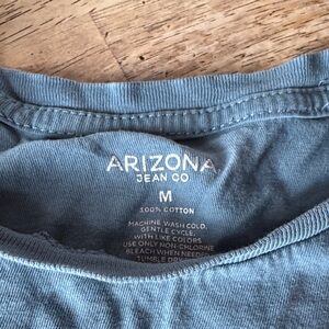 Arizona Jean Company Blue Short Sleeve Tee